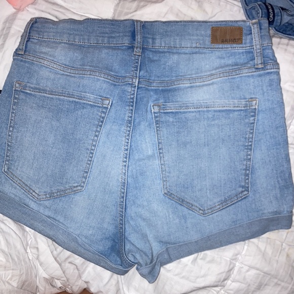 jean shorts from garage (good condition) - Picture 2 of 3